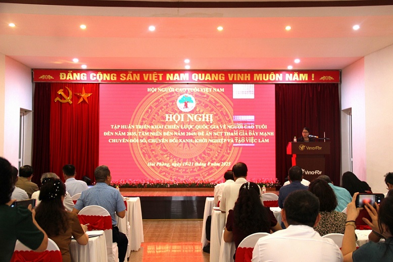 Phát huy vai trò của người cao tuổi trong kỷ nguyên số và xanh